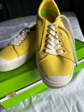 Cariuma Yellow Canvas Sneakers Size 10 – NWOT